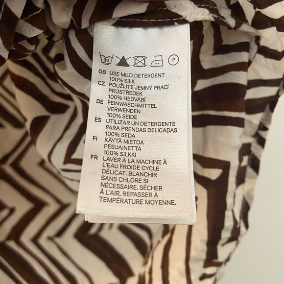 Marni by H&M stunning 100% silk halter style, peak of your back and tie closure. - Picture 5 of 10